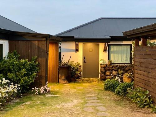 Gujwa Casa | Jeju shooting star collection center
