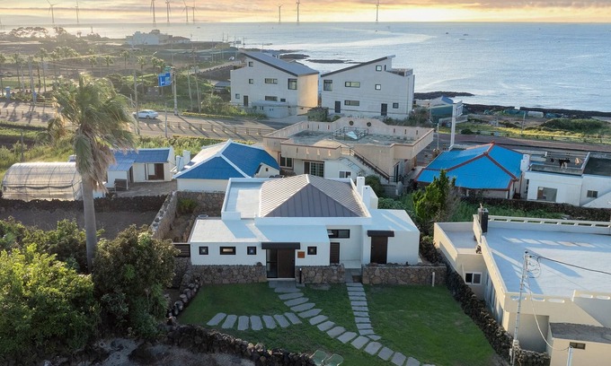 Hallim Casa | Jeju Staysosoheon Dokchae Pension