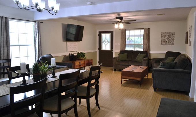 Nolanville Casa | Jenkfarm Getaway is a charming, family friendly, home located in Nolanville, Tx