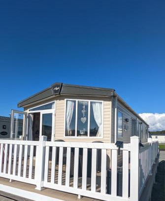 Morecambe Complejo | Jenny and Jamie's holiday home on the edge