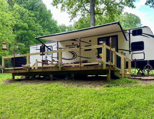 Otto Otro | Jennys creekside bliss