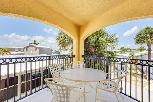 Nettles Island Casa | Jensen Beach Home with BBQ Grill Walk to Beach!