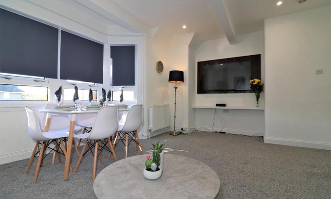 Renfrew Casa | Jess View