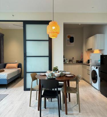Downtown Kota Kinabalu Apartamento | Jesselton Quay l Family Suite l Deluxe l Sunset Seaview l 2R1B l 5 pax