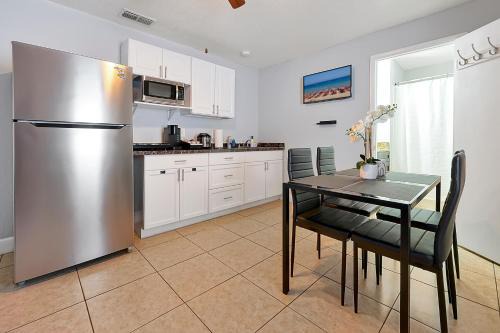 Bearss Plaza Apartamento | JetPad Tampa Modern studio near Busch Gardens & Airport
