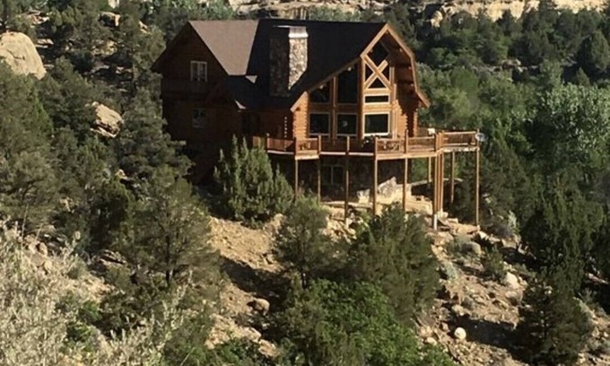 Escalante Cabina | La joya de Escalante LLC