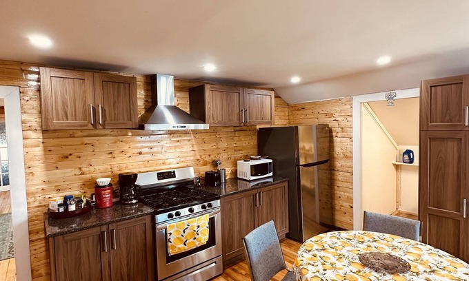 Newboro Apartamento | Cozy cottage style apartment in Newboro close to many interesting places!