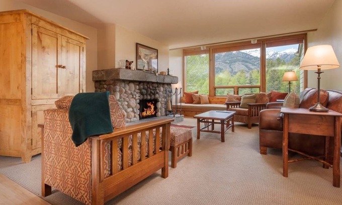 Moose Wilson Road Condominio | JHRL - Lupine 1923 - Great Location in the Aspens, Walk to Market and Bus Stop