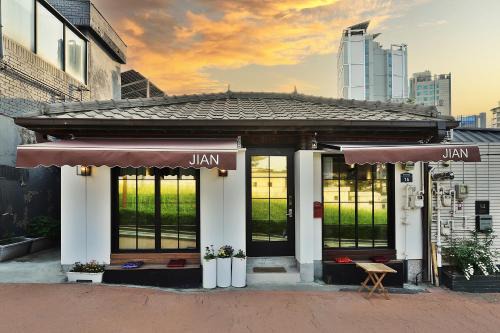 Gwanghui-dong Casa | Jian Hanok