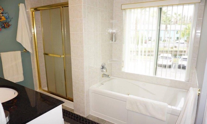 Paradise Lakes Condominio | Jim Miller's R-5 with Office space