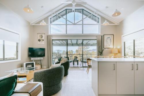 Kangaroo Valley Casa | Jimmys Cabin - Kangaroos, Kookaburras, Sleeps 4!