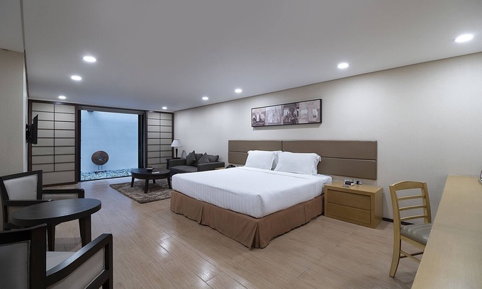 San Lorenzo Hotel | Jinjiang Inn Makati