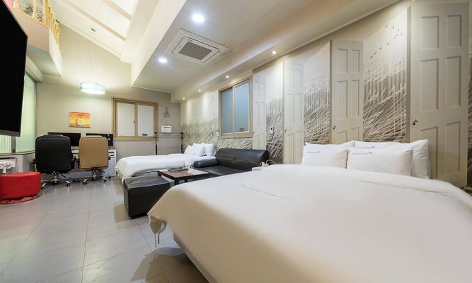 Chinju Hotel | Jinju M Hotel