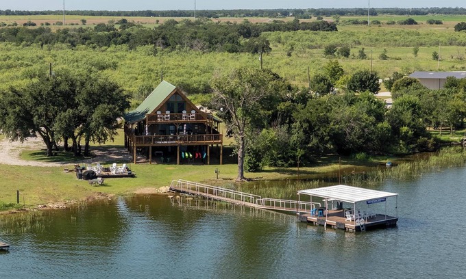 Eastland Cabina | JJ's Point of View! Lakefront Log Cabin on Lake Leon ~ Eastland, TX!