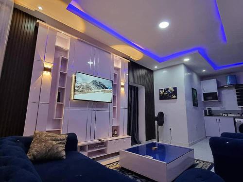 Ikotun Apartamento | JKA 1-BEDROOM-Apt 24HRS POWER Unlimited WIFI , GARDEN PATIO AREA,FREE DAILY HOUSEKEEPING