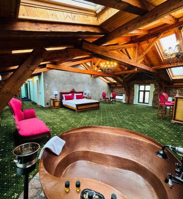 Constanta Hotel | JMR Splendor - Private Sauna & Bathtub Suites