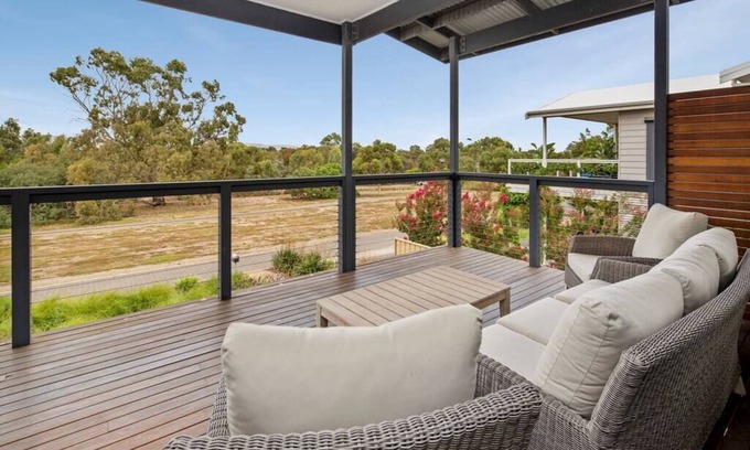 Aldinga Beach Casa | Jo's Sanctuary- 4 Bdrms, Sleeps 10, Beach & scrub