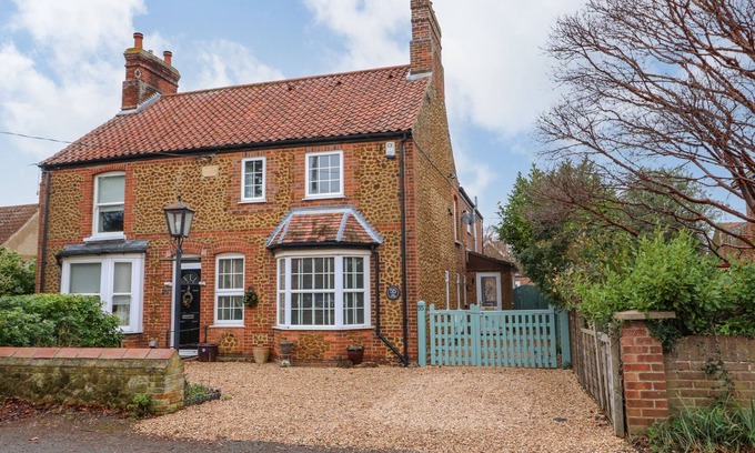 Snettisham Cabaña | JOB'S COTTAGE, pet friendly, character holiday cottage in Snettisham