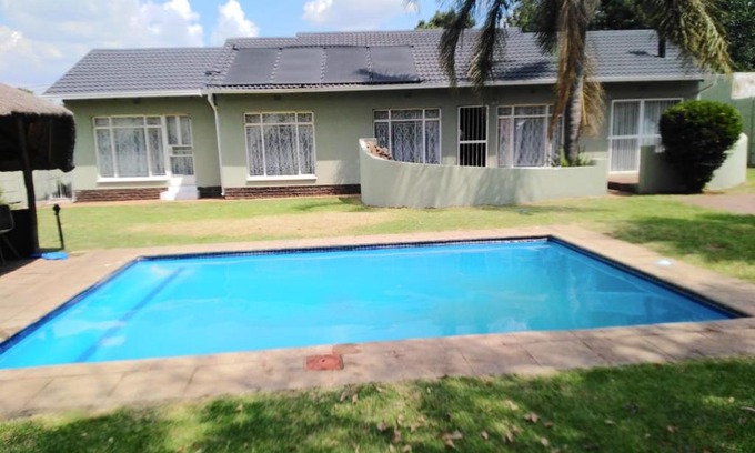 Alberton Casa | Johannesburg Alberton 3 bedroom house