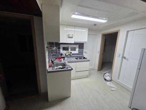 Dongseon-dong Casa | John's place