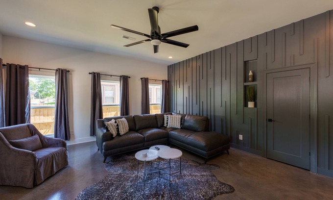 Murfreesboro Condominio | Johnny on Maple.....Luxury with Relaxing Vibes