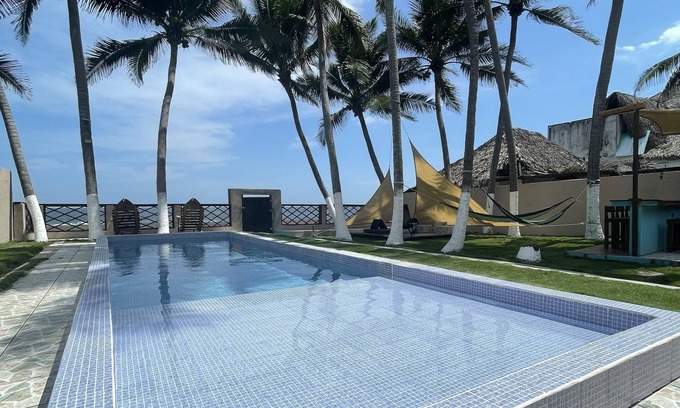 Monterrico Hotel | Johnny's Place Hotel