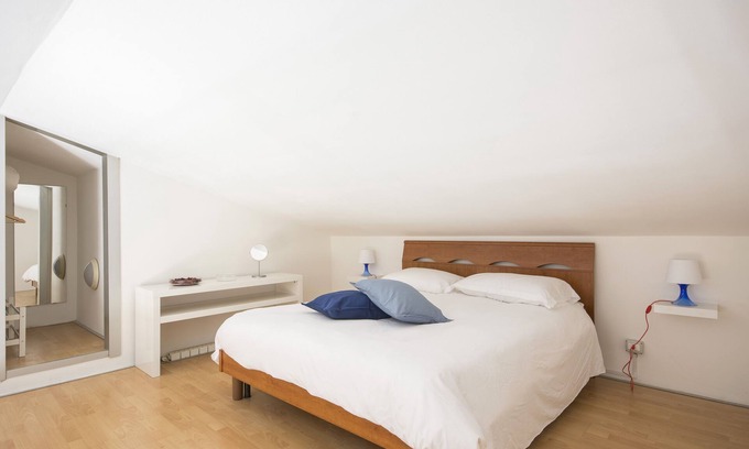 Pisa Apartamento | JOIVY Blue Terraced House
