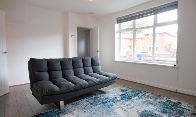 Walsall Casa | JOIVY Charming 3-bed house in Walsall