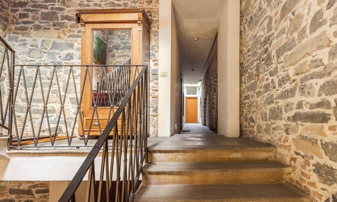 Como Apartamento | JOIVY Charming Flat Near Train Station