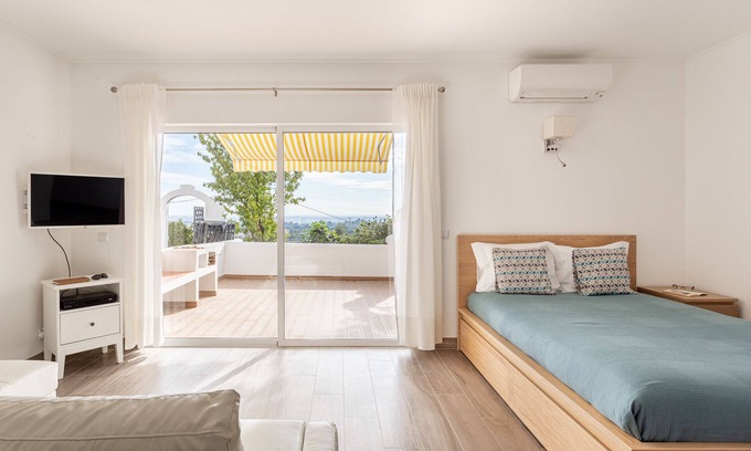 Poco do Mouro Apartamento | ALTIDO Cosy studio w/parking and garden
