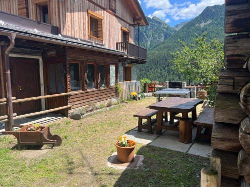 Magneaz-Palouettaz Chalet De Esquí | JOIVY Modern family chalet with stunning mountain views