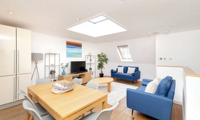 West End Apartamento | JOIVY Quiet Mews Street Apartment in the Heart of Edinburgh