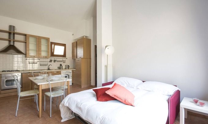 Pisa Apartamento | JOIVY Red Terraced Apartment