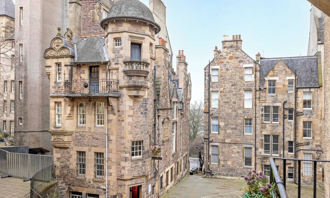 Old Town Apartamento | JOIVY Royal Mile Tower Apartment