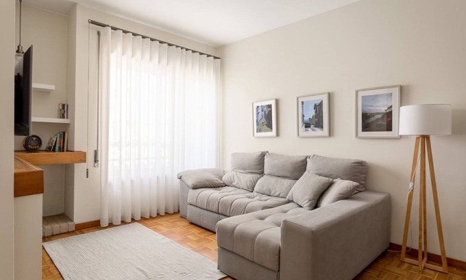 Maia Apartamento | JOIVY Stylish City Centre Flat with Parking