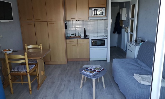Courseulles-sur-Mer Condominio | Joli Appartement Avec Chambre Séparée et Grande Loggia à 200m de la Plage