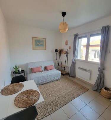 Sud Apartamento | Joli studio lumineux centre avec parking securise dans quartier recherche