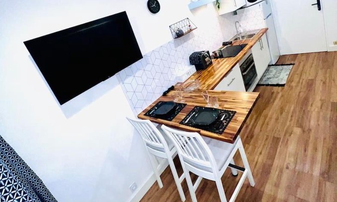 Balaruc-les-Bains Apartamento | Joli studio une pièce entièrement rénové et équipé classé 2 étoiles