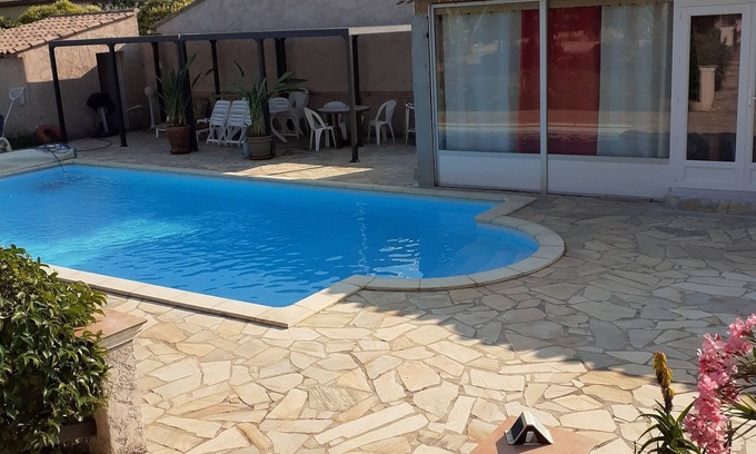 Pignans Casa | Joli T1 Avec Piscine et Parking Privé