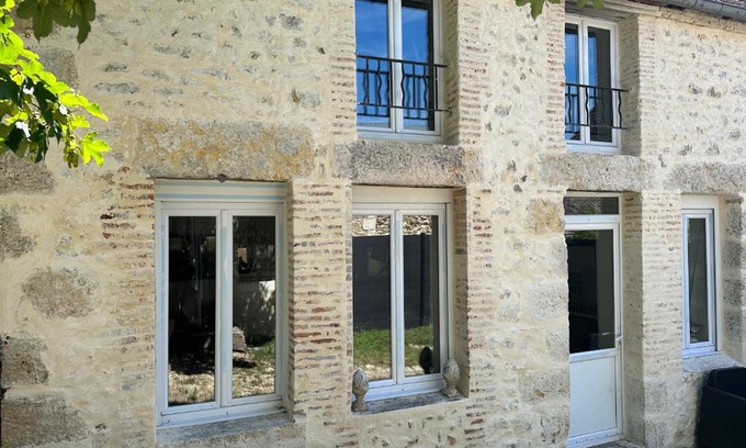 Briare Apartamento | JOLIE MAISON AVEC JARDIN PRIVE DANS LE CENTRE VILLE DE BRIARE