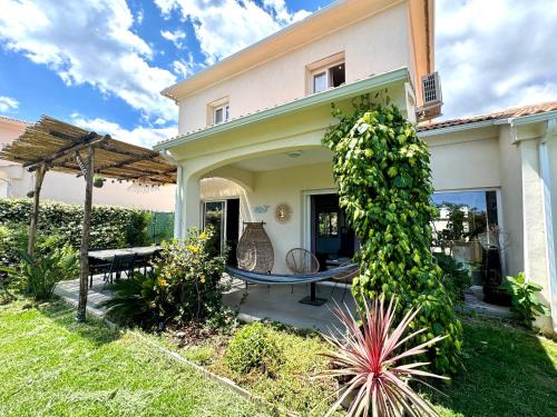 Borgo Casa | Jolie maison Borgo trois chambres trois salles de bain