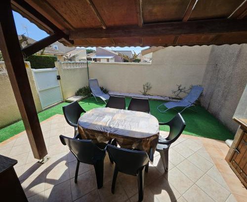 Portiragnes-Plage Villa | Jolie maison de vacances rénovée toute climatisée 6 couchages, 2 chambres mezzanine 100m de la plage residence LE VILLAGE DE LA MER LRVM88