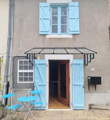 Brigueuil Casa | Jolie petite maison dans village fortifié