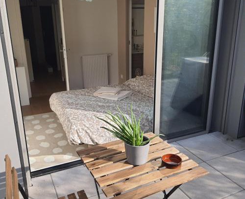 Capucins - Victoire Casa | Jolie suite parentale, chambre et salle d'eau, avec son coin de verdure à 5 minutes à pied du centre ville