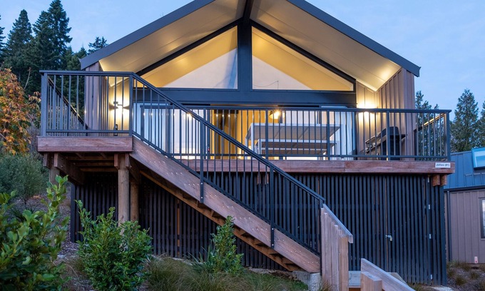 Hanmer Springs Cabaña | Jollies Lodge - Hanmer Springs Townhouse