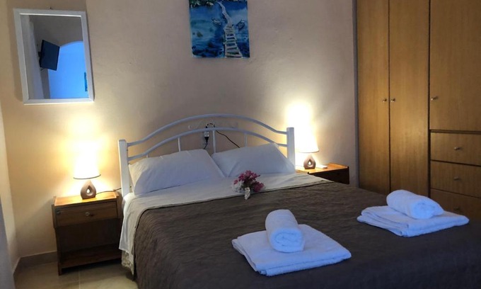 Loutraki Apartamento | Jonny O, apartment by the sea