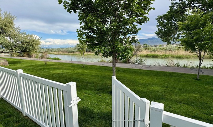 Saratoga Springs Apartamento | Jordan River Retreat. Charming 1 bedroom apartment in Lehi Ut on the river.