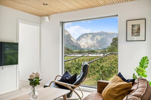 Tonjum Casa | Jordeplegarden holiday home - Part of a farm - Two buildings - Close to Flåm