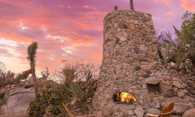 Joshua Tree Highlands Casa | Joshua Tree National Park Entrance, Cowboy Tub, Cold Plunge, Firepit, Views