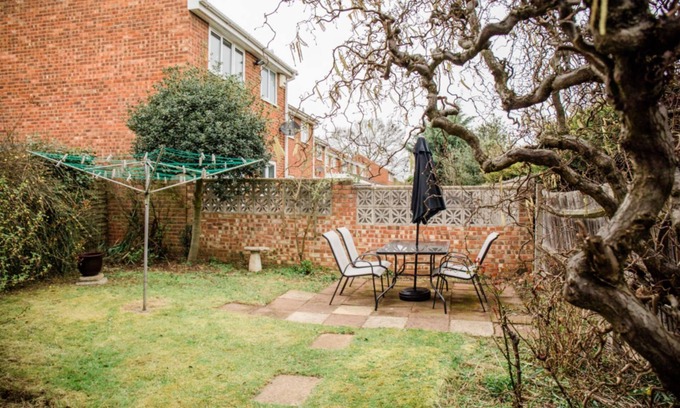 Kempston Villa | Jowitt Avenue | Superb Detached House | eco-Serviced Accommodation |